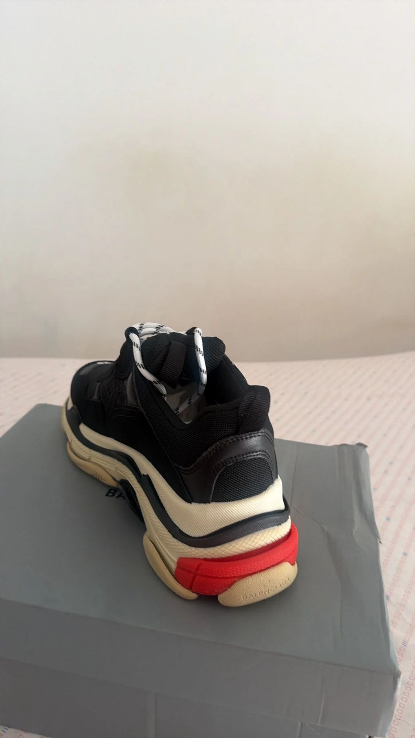 Unisex Sports Sneakers – Size 39 – photo 5